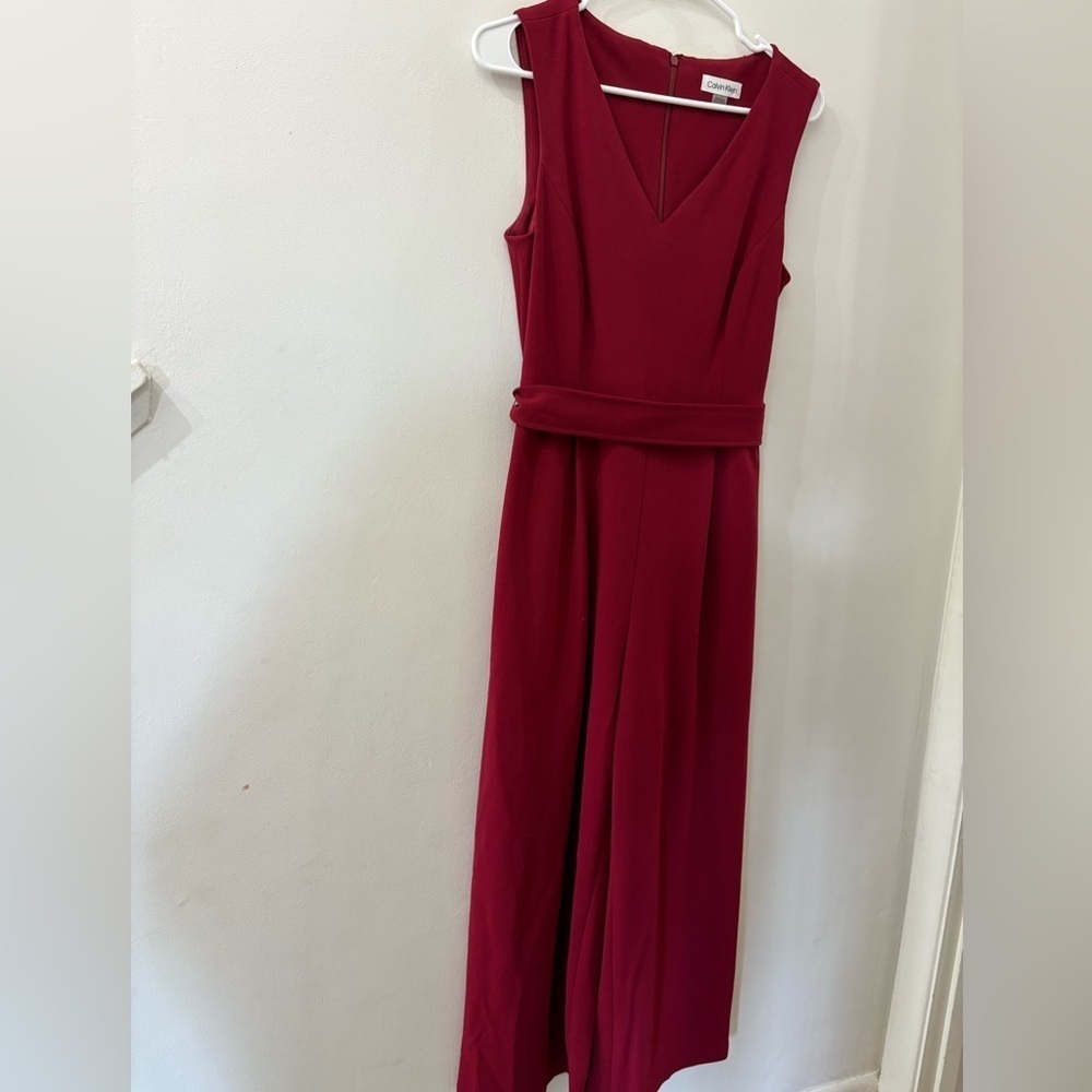 Calvin Klein Sleeveless Red Wideleg jumpsuit - belted - size 6 - has pockets